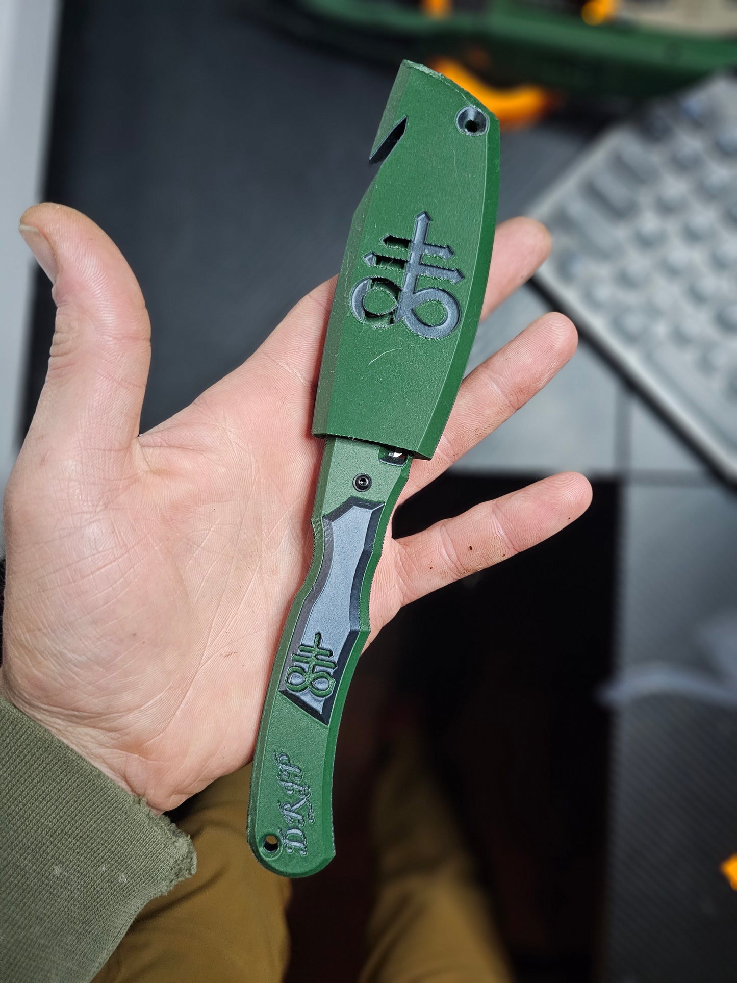 Carbon fiber huntsman