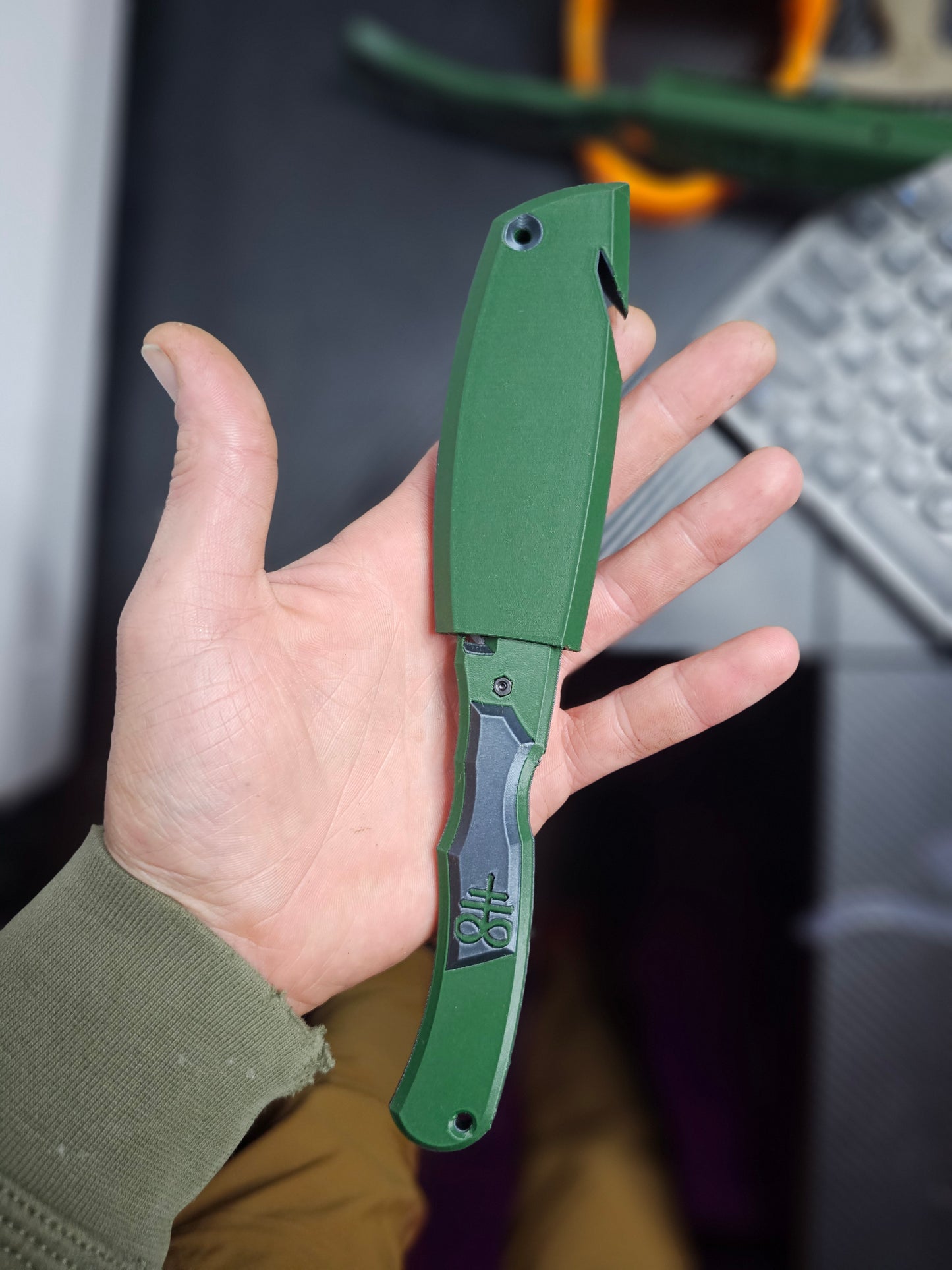 Carbon fiber huntsman
