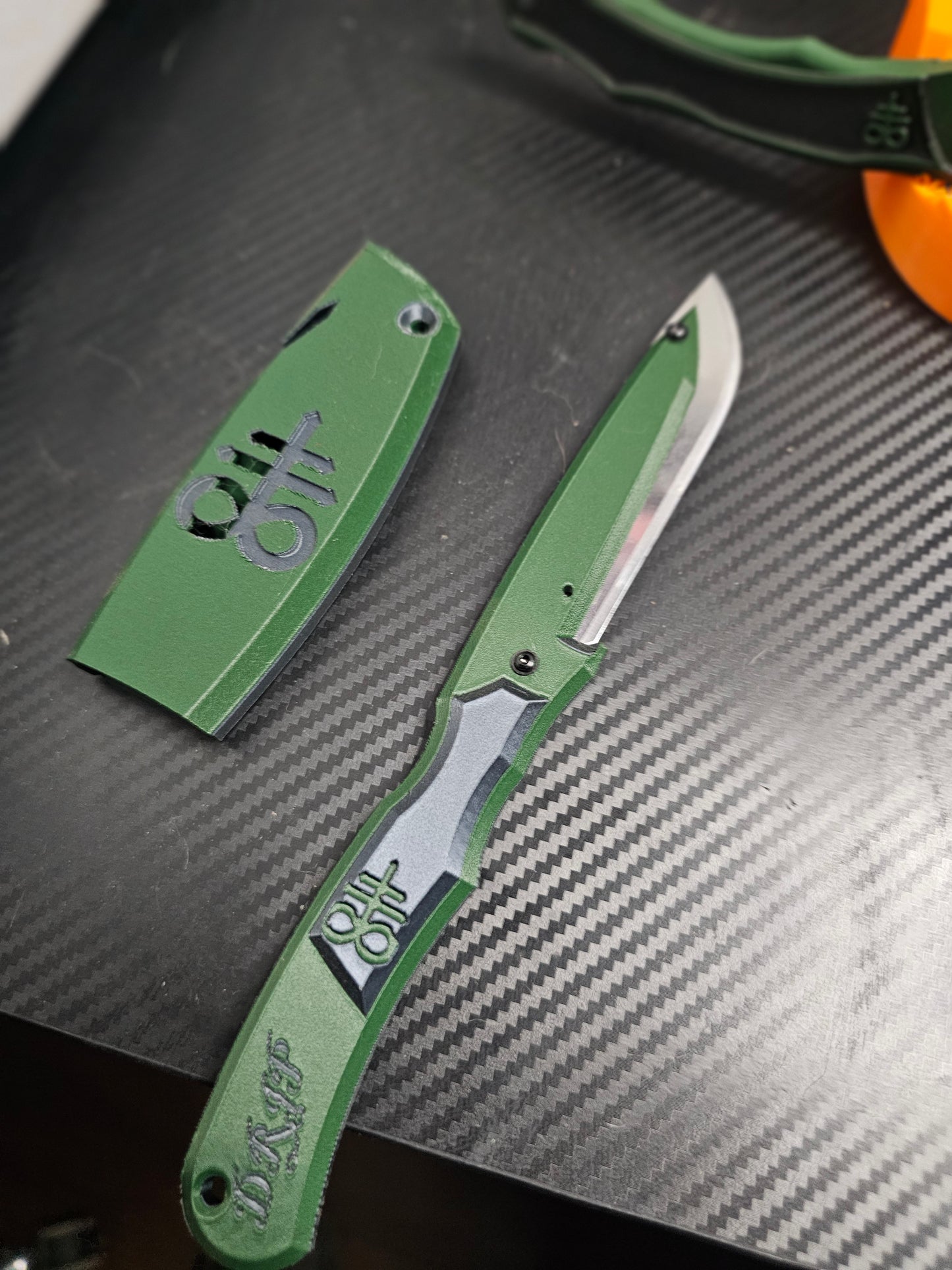 Carbon fiber huntsman