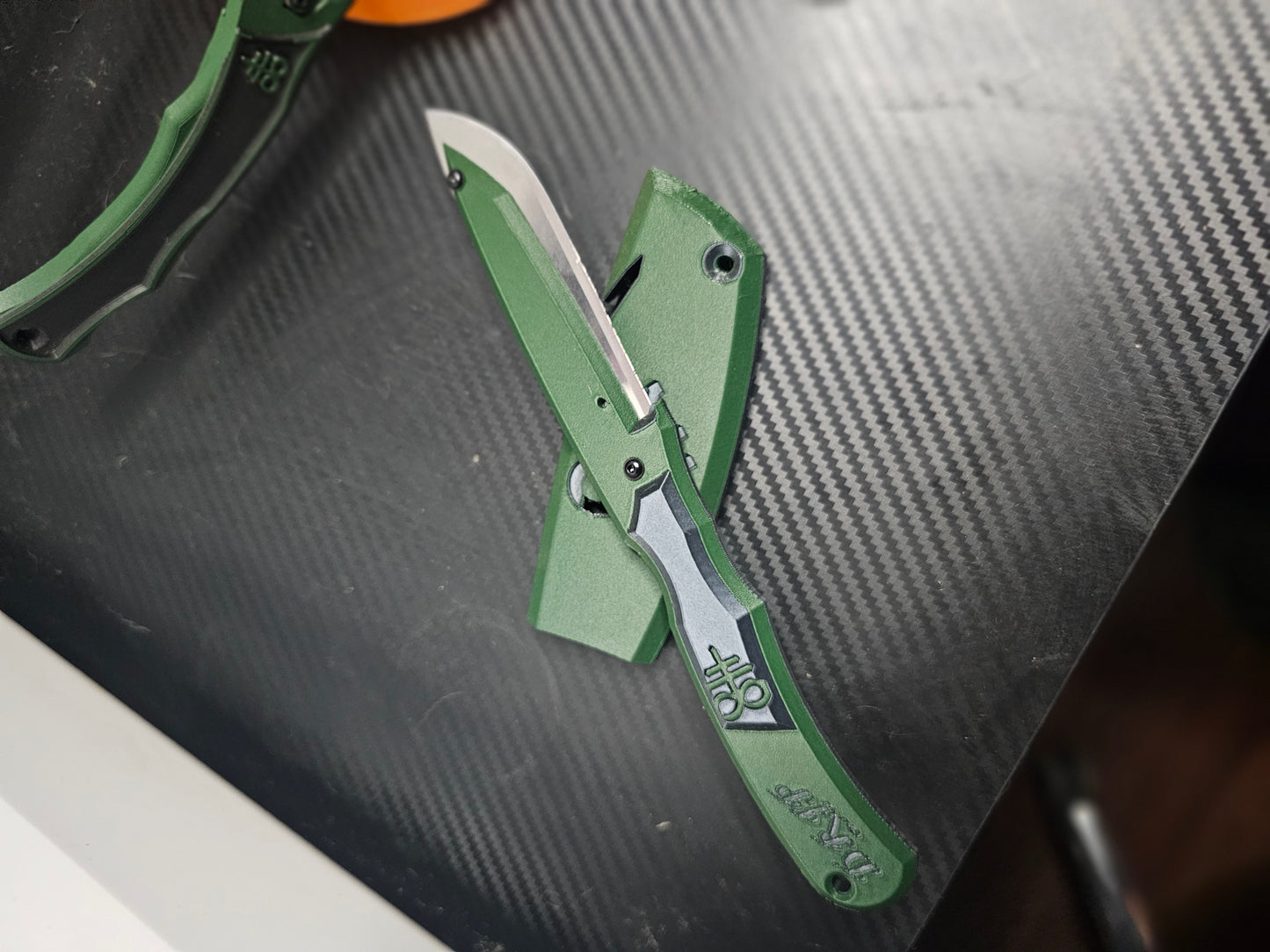Carbon fiber huntsman